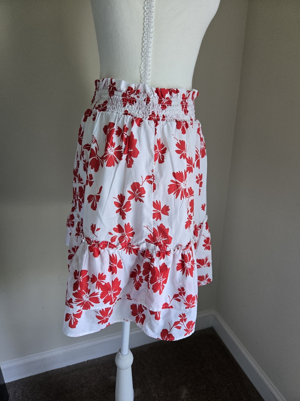 J Crew White and Red Floral Tiered Summer Skirt, Size S - Picture 2 of 8